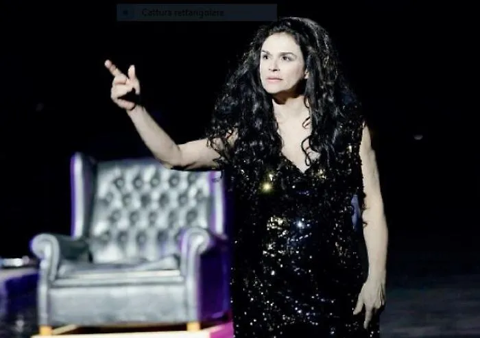 Laura Marinoni: &laquo;Elena e il suo doppio reinventano il mito&raquo;