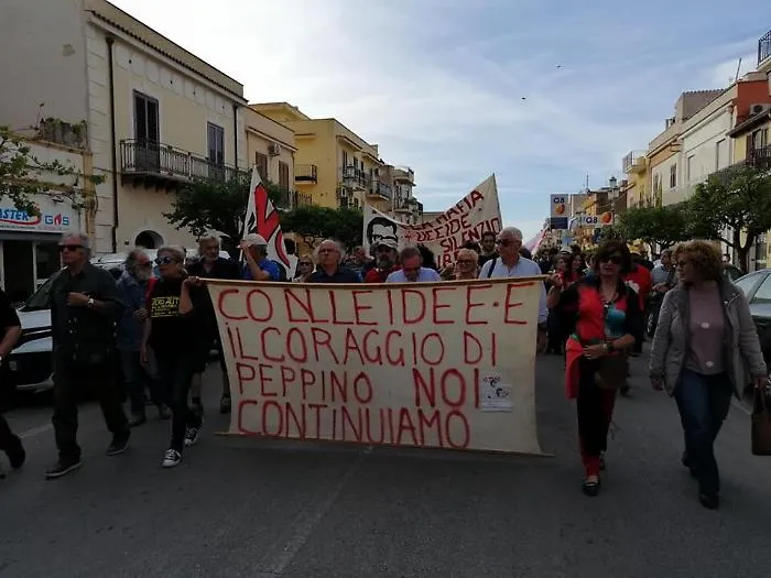 Esponenti del M5S cacciati dal corteo in memoria di Peppino Impastato &laquo;Governate con i fascisti, andatevene&raquo;