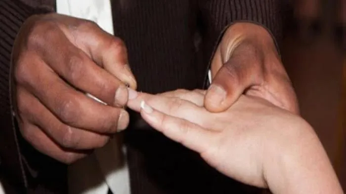 Messina, i wedding planner dei migranti: un matrimonio falso (con permesso di soggiorno vero) costava 12.000 &euro;