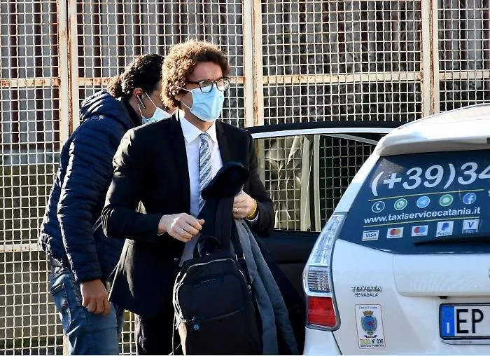 Gregoretti, battaglia tra ex ministri: Toninelli accusa Salvini, lui: &laquo;Tu dormivi?&raquo;