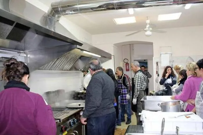 Noto, si finge eremita e ruba i soldi della mensa dei poveri