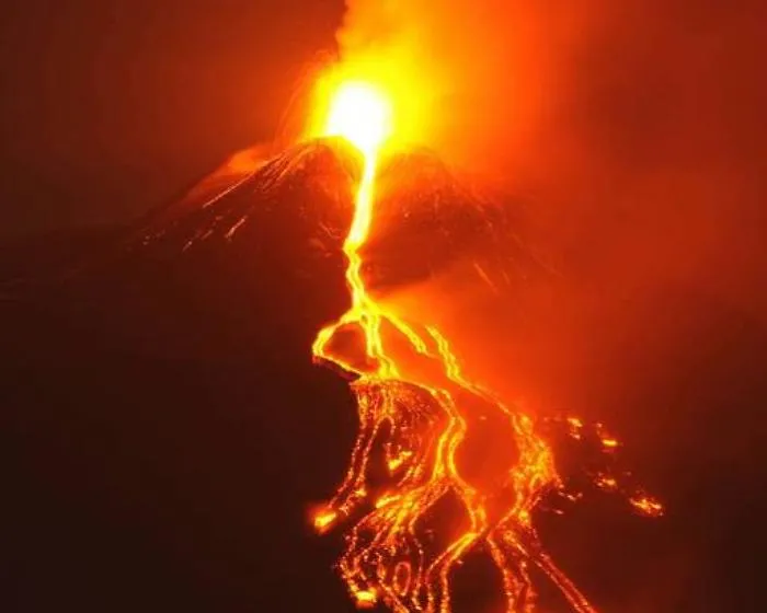 Studi su Etna, da fessure del vulcano nuove spie per eruzioni