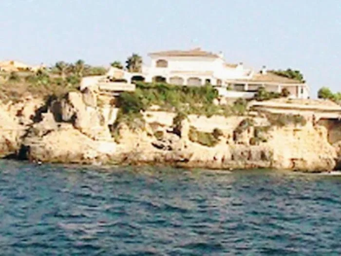 Siracusa, pericolo di crolli e mare vietato in contrada Isola