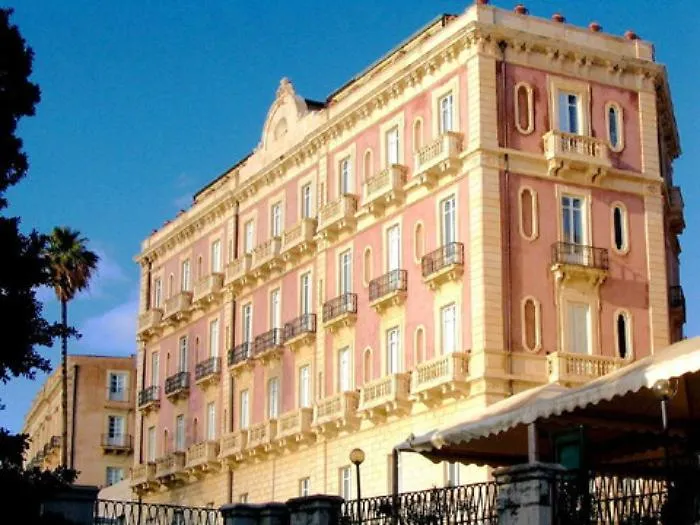 Ortigia, nuova vita per l'Hotel Des Etrangers: affare da 10 milioni