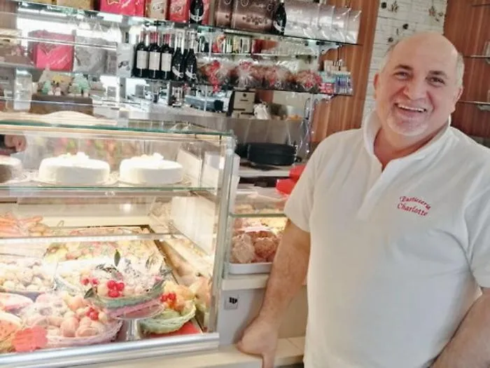  A Padova il pasticcere acese di buon cuore che regala iris e brioche agli ultimi