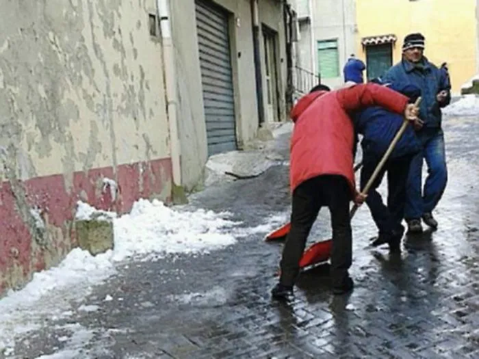 San Cataldo, ripulito pure il cimitero e tutto il centro storico