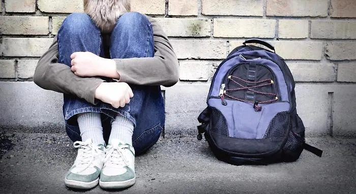 "Bulli" costringono compagno di scuola a ballare e a denudarsi:  due denunce