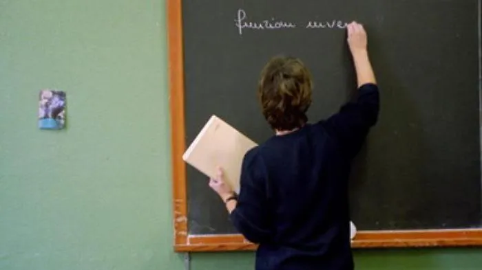 Niscemi, prof e studenti in classe a luglio per le ore perse in inverno