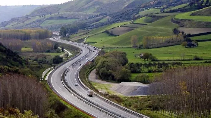 Incidente sulla A2, grave un siciliano di rientro per le ferie