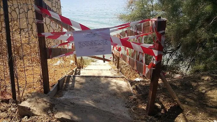 Scalette sul mare e ormeggi abusivi (anche alla Scala dei Turchi): blitz della Gdf, venti denunce