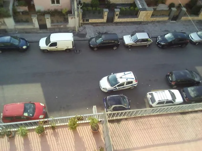 Catania, via Nazario Sauro ora &egrave; cos&igrave; larga che anche i vigili urbani parcheggiano in doppia fila