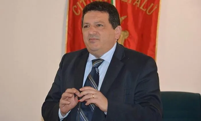 Abuso d'ufficio, indagato il sindaco di Cefal&ugrave;