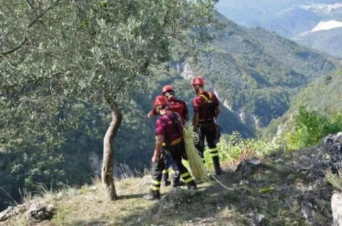Cade in un dirupo durante battuta di caccia e muore nel Messinese