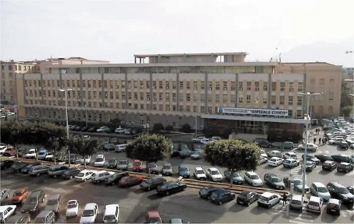 Vogliono portare a casa il defunto che deve restare in obitorio: vigilantes feriti