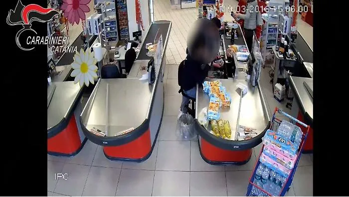 Presi gli autori della Rapina al "Dec&ograve;" di Capomulini: sono un uomo e una donna di Catania