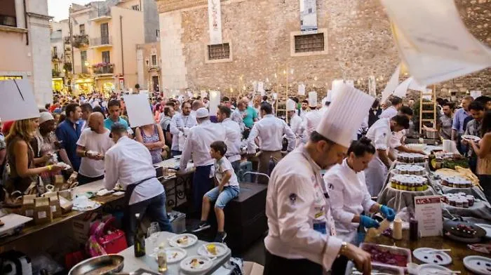Grazie a  "Cibo nostrum" Taormina battezza il Tiramis&ugrave; portatile