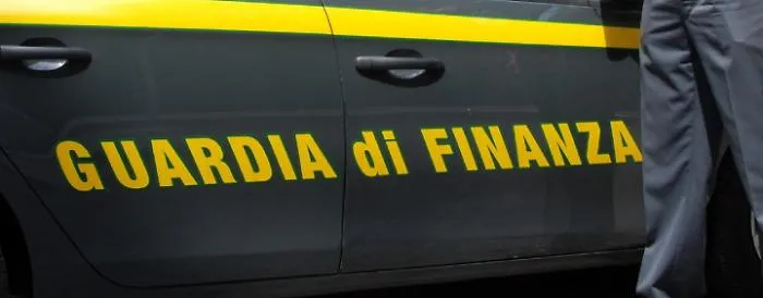 Si finge finanziere e ruba gioielli a un'anziana: arrestato 33enne di Belpasso