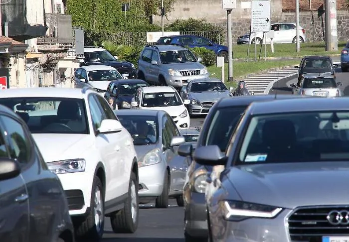 Catania e la maledizione traffico, ogni giorno ci ruba 92 minuti...