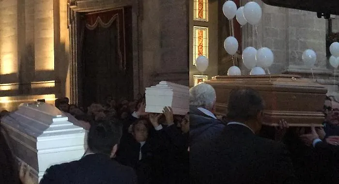 Tragedia Patern&ograve;, palloncini bianchi e lutto cittadino per Cinzia e i suoi bambini