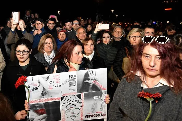 Catania e l'insostenibile peso dello stupro del branco: in piazza lo sdegno della citt&agrave;