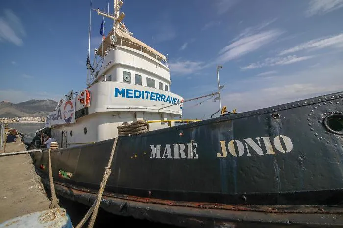 Migranti, nuova direttiva di Salvini e torna in mare nave ong italiana