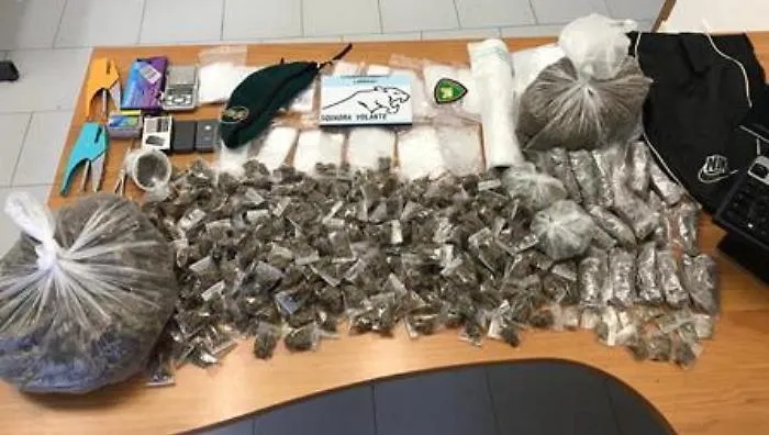 Catana, la polizia sequestra 1,4 chili di marijuana a Librino