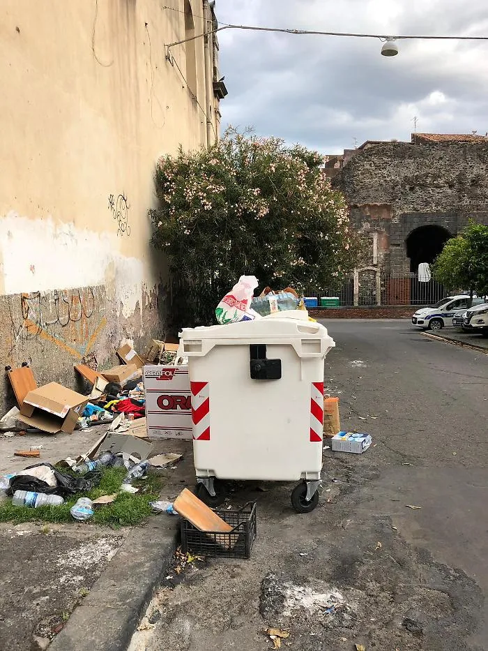 Catania: "&Egrave; cos&igrave; che si accolgono i cittadini e i turisti in citt&agrave;?"