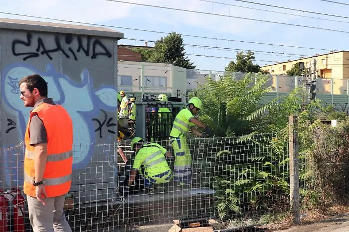 Ferrovie, Alta velocit&agrave; in tilt tra Firenze Roma: incendio doloso a cabina elettrica, ritardi fino a 180 minuti per i treni 