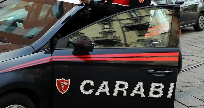Francofonte, pezzi di cavallo morto in strada: denunciato anziano
