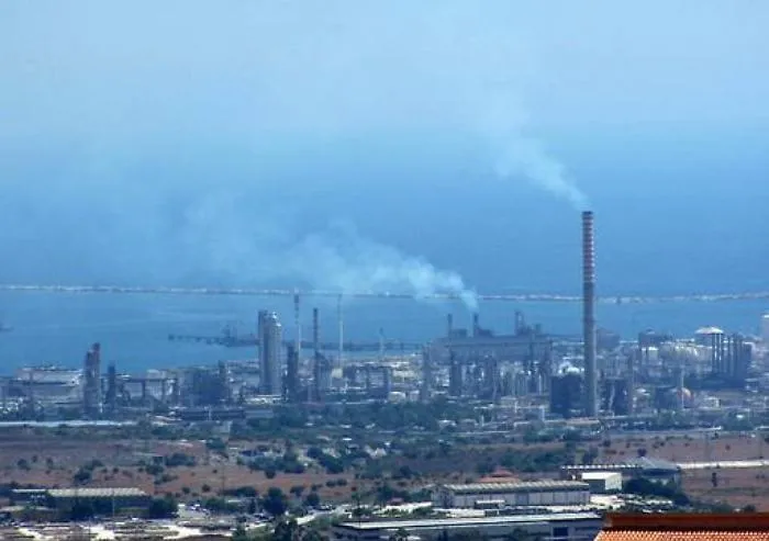 Priolo, operaio mor&igrave; al petrolchimico,  prosciolti in Tribunale tre dirigenti dell'Isab