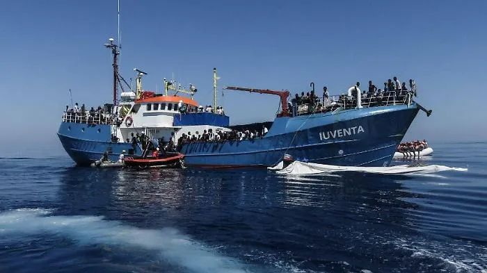 Lampedusa, fermata nave di Ong tedesca che non ha firmato protocollo con il Viminale