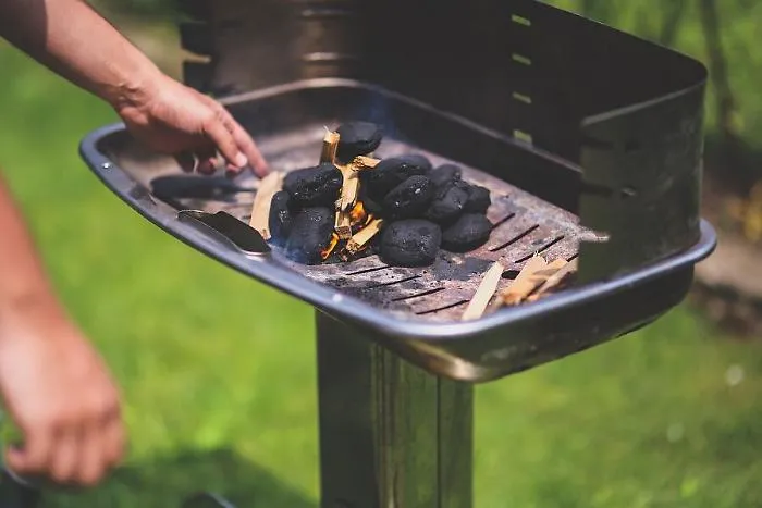 Fiamme da barbecue, rogo in appartamento a Palermo