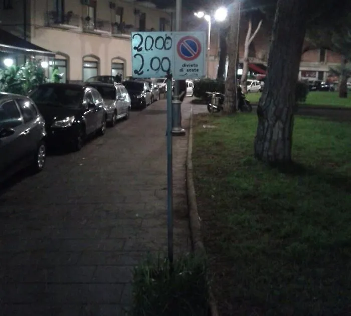 Catania, divieto di sosta notturna "fai da te" in piazza Federico di Svevia