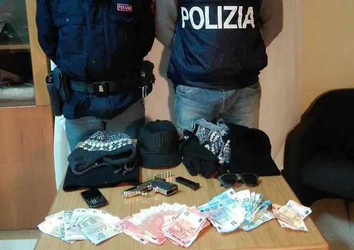 Palermo, assaltano le Poste ma dipendente d&agrave; l'allarme: arrestati tre banditi