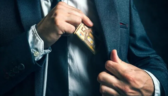 Corruzione, una &ldquo;tassa&rdquo; occulta per i siciliani: ci costa 800 euro a testa