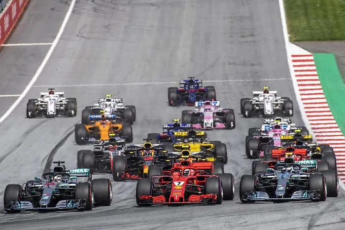 F1: in Austria vince Verstappen, fuori Hamilton, Vettel 3&deg; torna leader del Mondiale