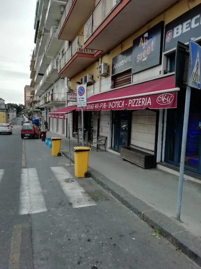 Catania, Via Ala: tratto di strada riservato?