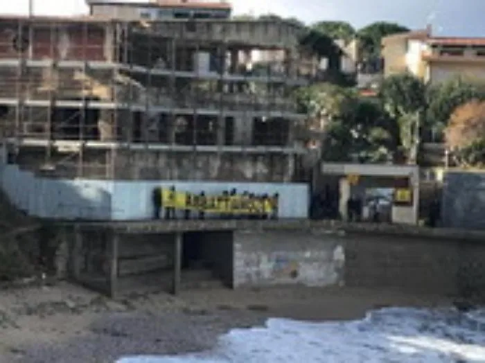 L'Ecomostro comprato dai grilliniLegambiente: &laquo;Va subito abbattuto&raquo;