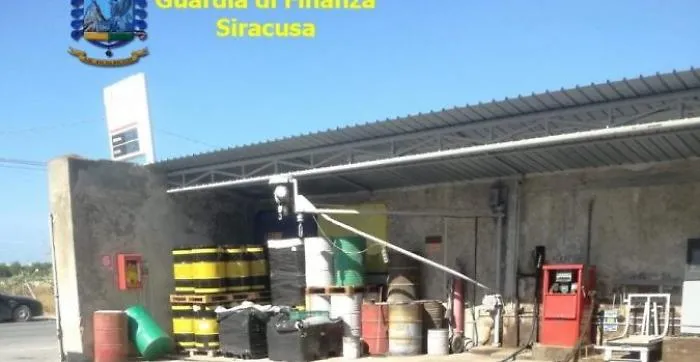 Contrabbando di oli minerali: deposito di carburante sequestrato a Pachino 