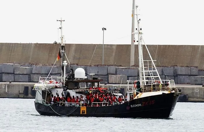 Migranti: finisce odissea Mare Jonio, sequestrata la Eleonore a Pozzallo, assalto a Lampedusa
