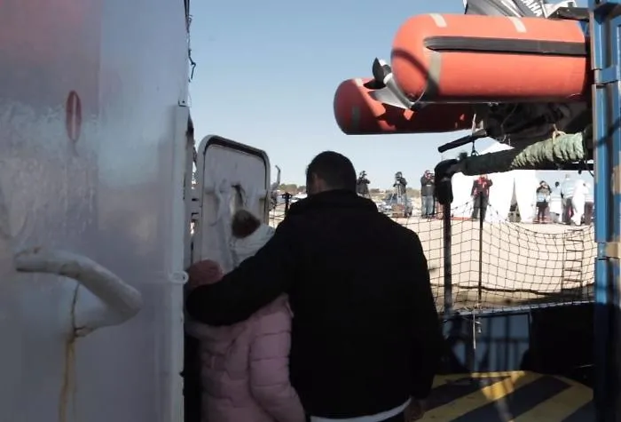 Migranti, l'anomalo arrivo dei libici a Pozzallo. Salvini attacca: &laquo;Altri sbarchi, altri soldi&raquo;