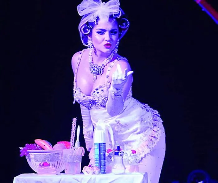 Le dive del burlesque a Taormina: in scena sensualit&agrave; e ironia