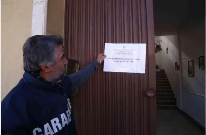 Dentro la casa degli orrori di Licata l'Sos della &ldquo;principessa&rdquo; nel tema &laquo;Si mangia cacca&raquo;