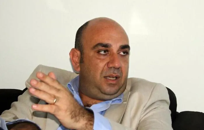 Garozzo: &laquo;Chi ha incendiato la mia auto ha legami con esponenti politici&raquo;