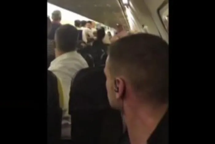 Palermo, coppia litiga in aereo, lui scende e se ne va 