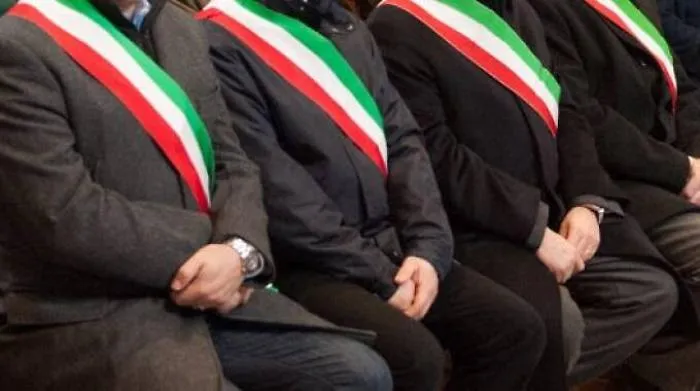 Decadenza, la rivolta dei sindaci a Palazzo dei Normanni Crocetta:  &laquo;Norma scriteriata, la aboliremo&raquo;