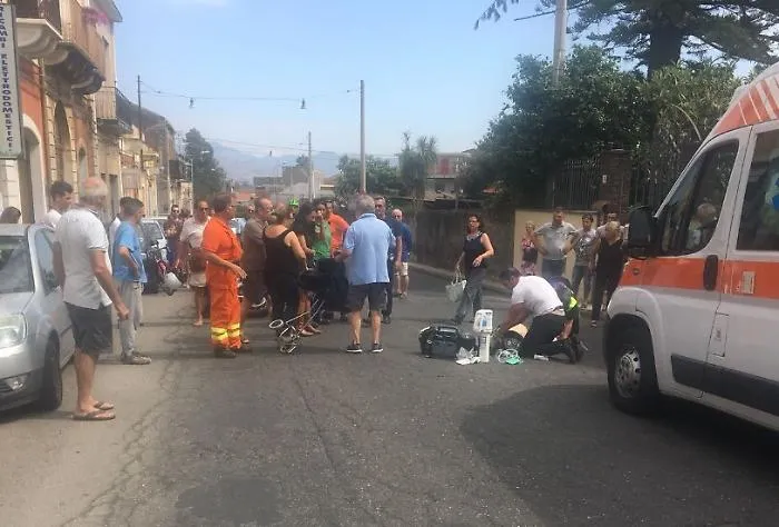 Giarre, anziana falciata mentre da una moto attraversa: &egrave; gravissima