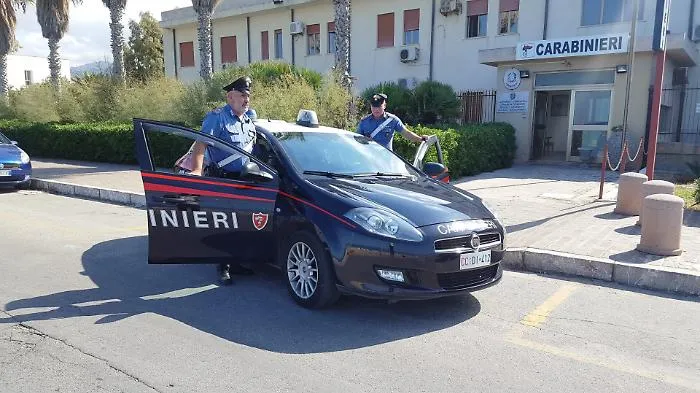 "Tiro a segno" con furto di energia, 2 catanesi arrestati nel Messinese