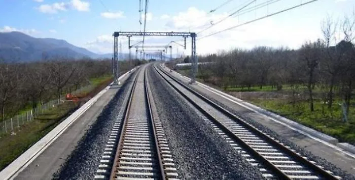 "C'&egrave; un cadavere sui binari" e traffico ferroviario si blocca sulla Catania-Siracusa