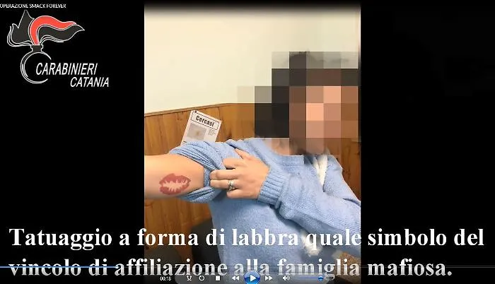 Giarre, tatuaggio a forma di labbra pizzo e gestione delle case popolari: ecco le nuove leve del clan Laudani